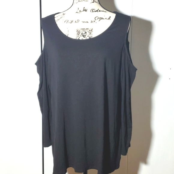 Kim & Cami- Women's Black Cold Shoulder Top Sz. 1X - Picture 1 of 4